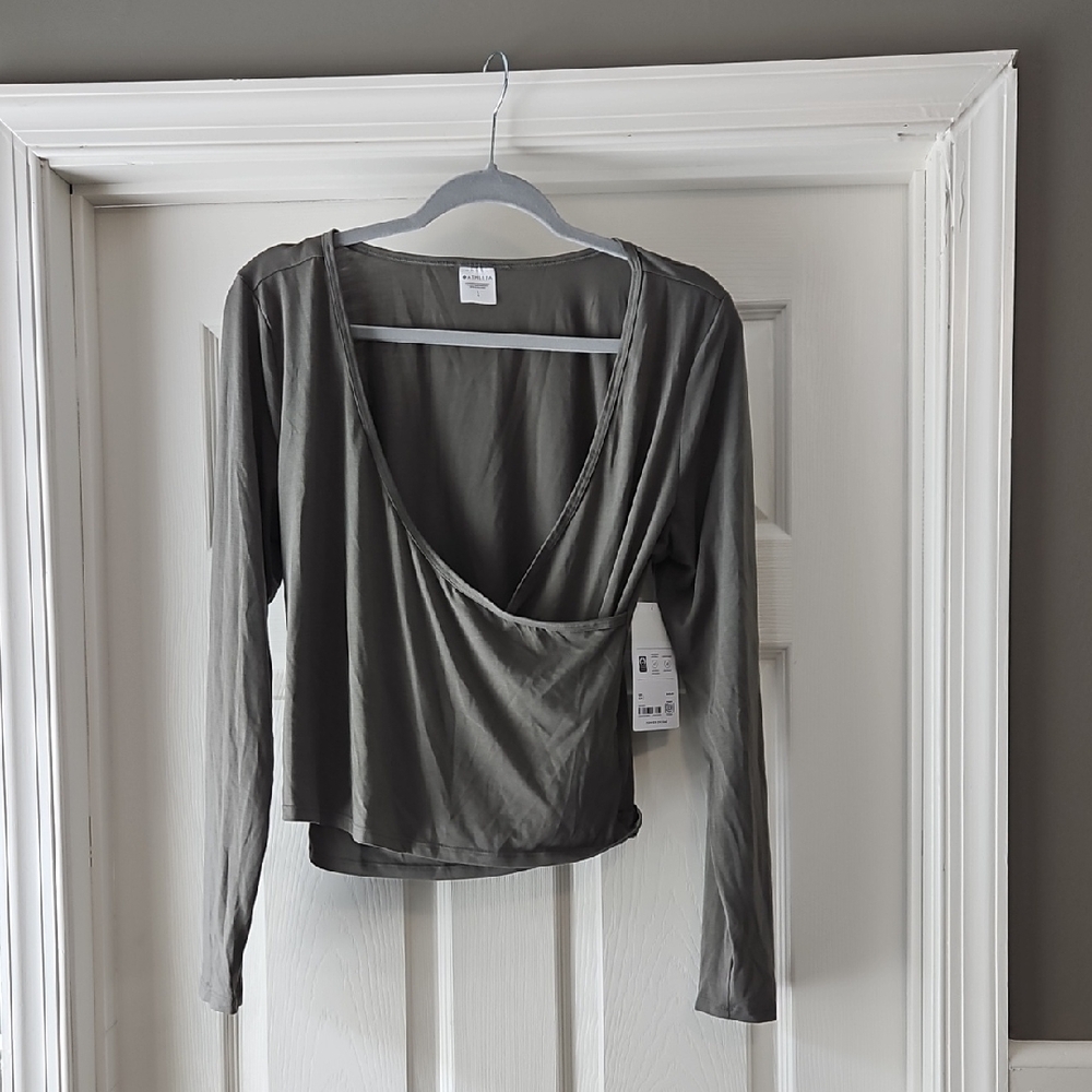 Athleta Green Long Sleeve Women's Top